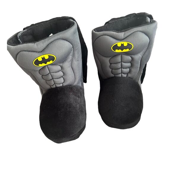Kid's Batman Booties Size Small (5-6) Cape Winter Boots - Picture 1 of 7